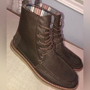 Toms men’s chukka boots. Never worn. Size 11.